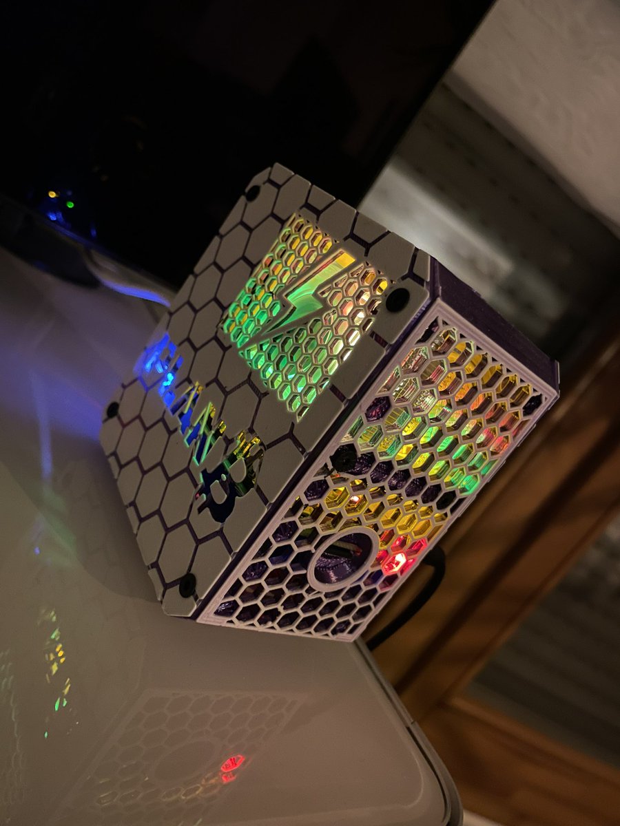 Raspberry Pi #Bitcoin Full node at home 😌🏡 case done by <a href="/Silexperience/">ƧIᄂΣXPΣЯIΣПᄃΣ 💊⚡</a>