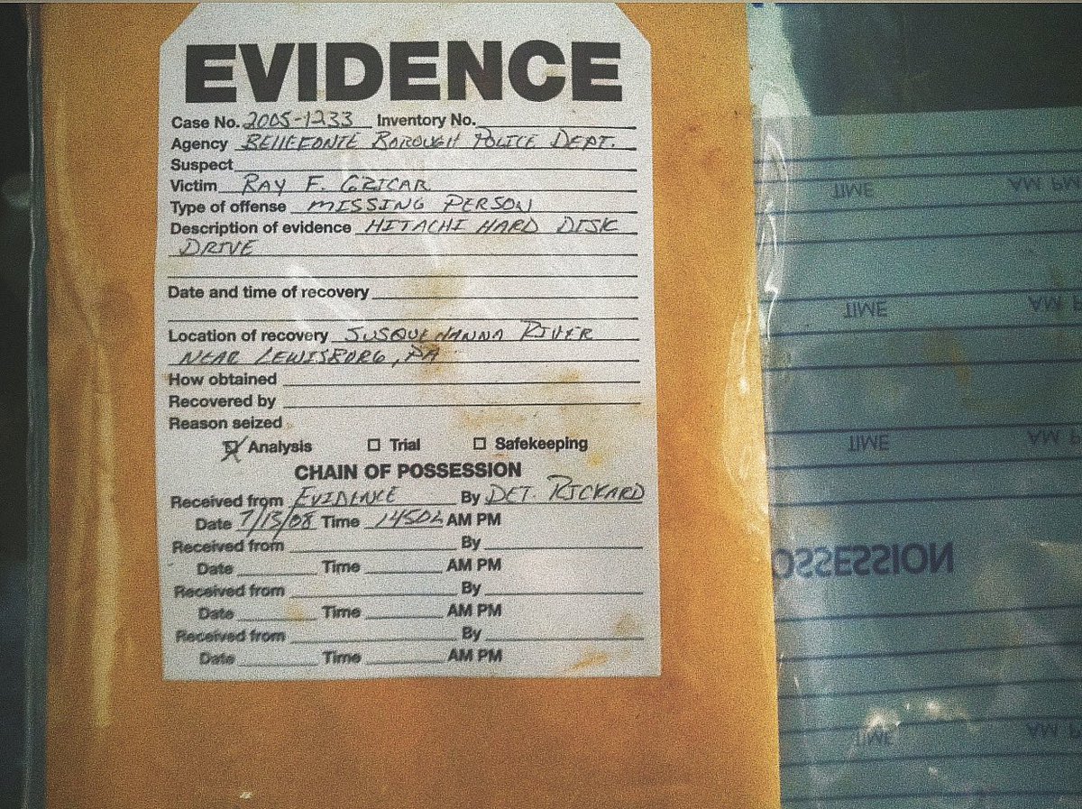 There was another eye witness of Ray Gricar the same day that Jennifer Snyder saw him. He walked into her store, possibly appearing to be on a Bluetooth device. 

RayGricar.com