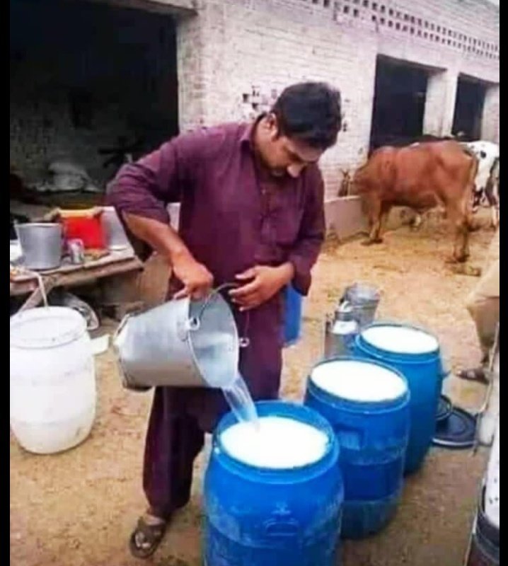 niphie22's tweet photo. Is this wat they call washing the milk???@Eng_Enan_ @agabaprince2 explain pliz https://t.co/N7gq0w0Cle