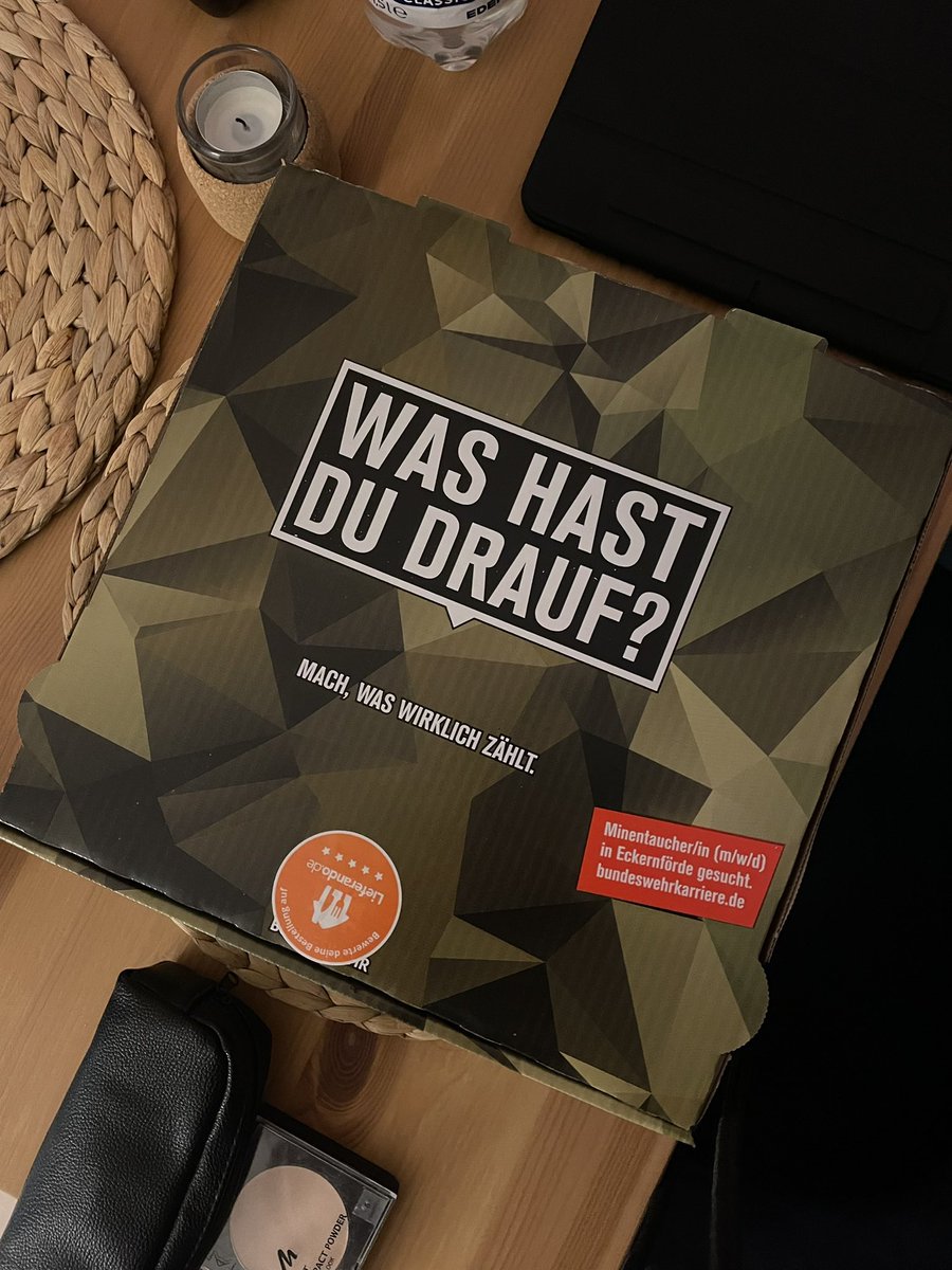 Wenn du einfach nur Pizza wolltest, aber die Bundeswehr dich als Minentaucherin will. 🤡