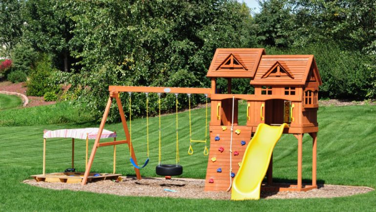 DreamHomeAgent's tweet photo. Don’t Let a Swing Set Sink the Sale of a Home https://t.co/W84bJzSYkR https://t.co/SrQ9gzCS8j