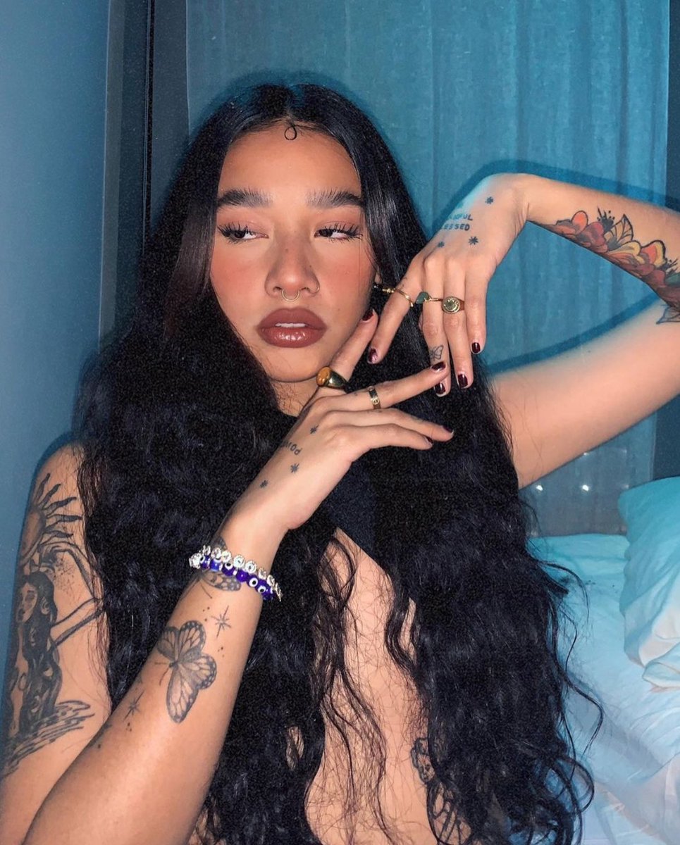 no thoughts just lizeth selene