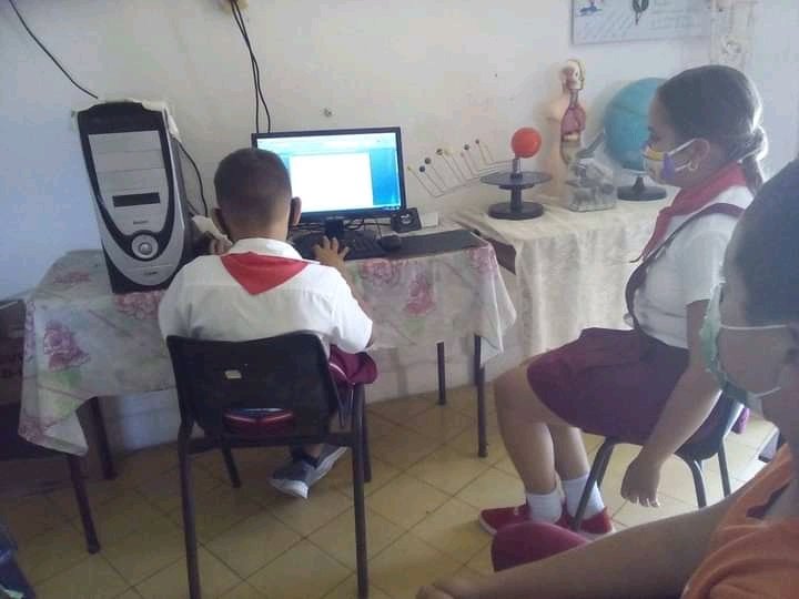 LienMons's tweet photo. Perfeccionar el proceso educativo para los Educadores Villaclareños exige de usar óptimamente las nuevas tecnologías en las actividades docentes.@elsa_ena @yudi_mercedes @Giorvys1 @AlbertoLpzDiaz https://t.co/TIqhUljj5g