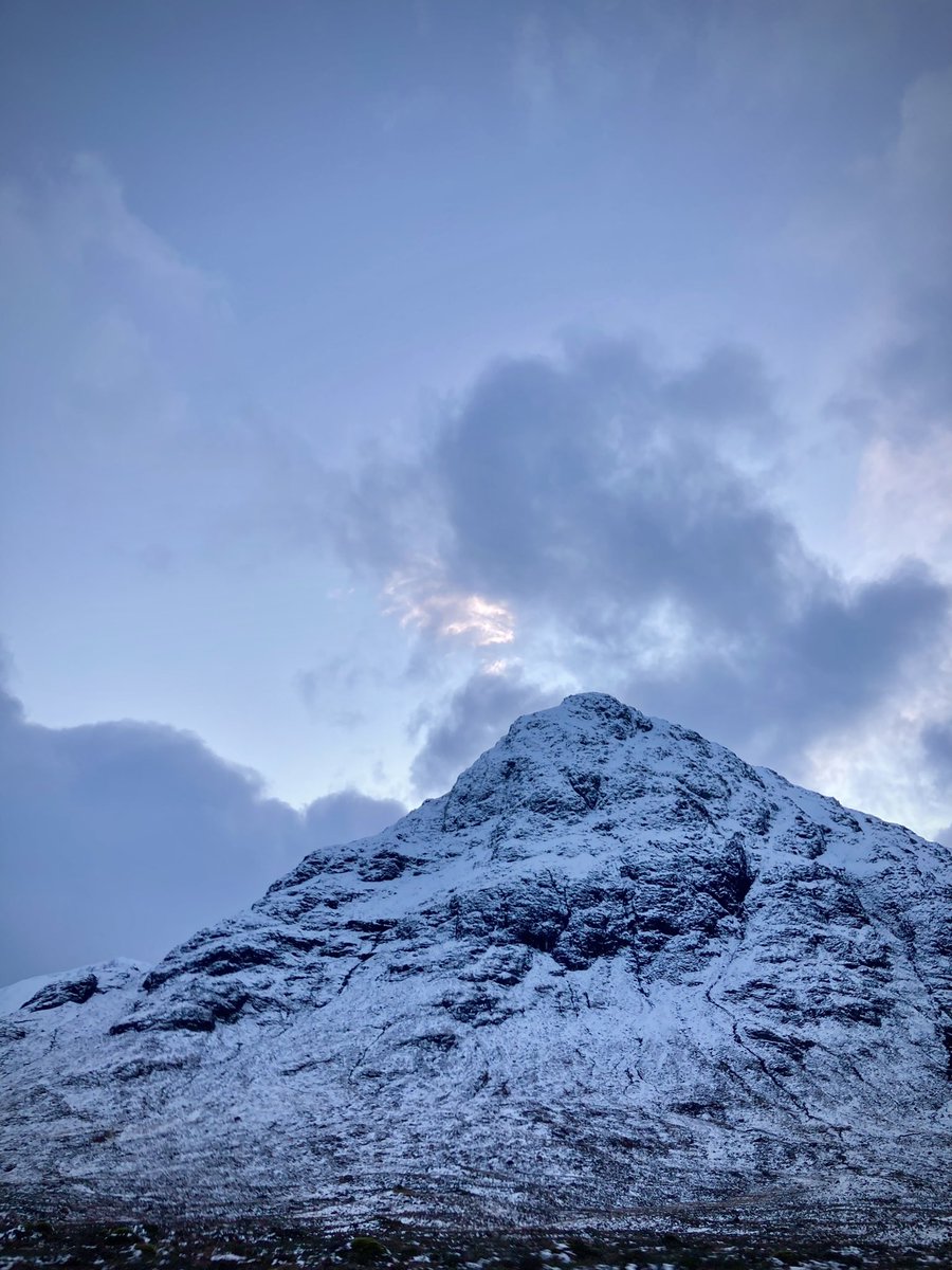 Anthony_white98's tweet photo. Scotland in January. The beauty of Scotland always stuns me.❄️ /1
#Scotland #VisitHighlands #Glencoe https://t.co/u01TUNstBA