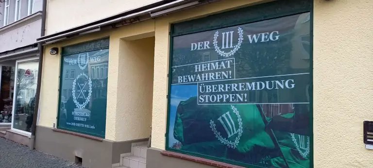 MaxMatthiess's tweet photo. „Der III. Weg” eröffnet Büro in #Ohrdruf (#Thüringen)

Feierlich wurde heute Mittag in #Ohrdruf, im Landkreis #Gotha, das erste Bürgerbüro in Thüringen eröffnet. In der 9.600 Einwohnerstadt steht nun zu festen Öffnungszeiten der gesamten Region eine Anlaufstelle zur Verfügung, https://t.co/8emMPiBCDS