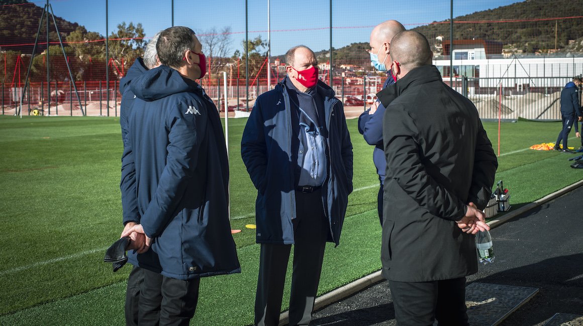 GoesMonaco's tweet photo. Ce samedi, Son Altesse Sérénissime le Prince Albert II s’est rendu à La Turbie et a présenté ses vœux au groupe professionnel.

Le Prince Souverain, accueilli par Oleg Petrov, Vice-président Directeur Général, et Paul Mitchell, Directeur sportif a échangé avec Philippe Clement, https://t.co/erP4tjZpJi
