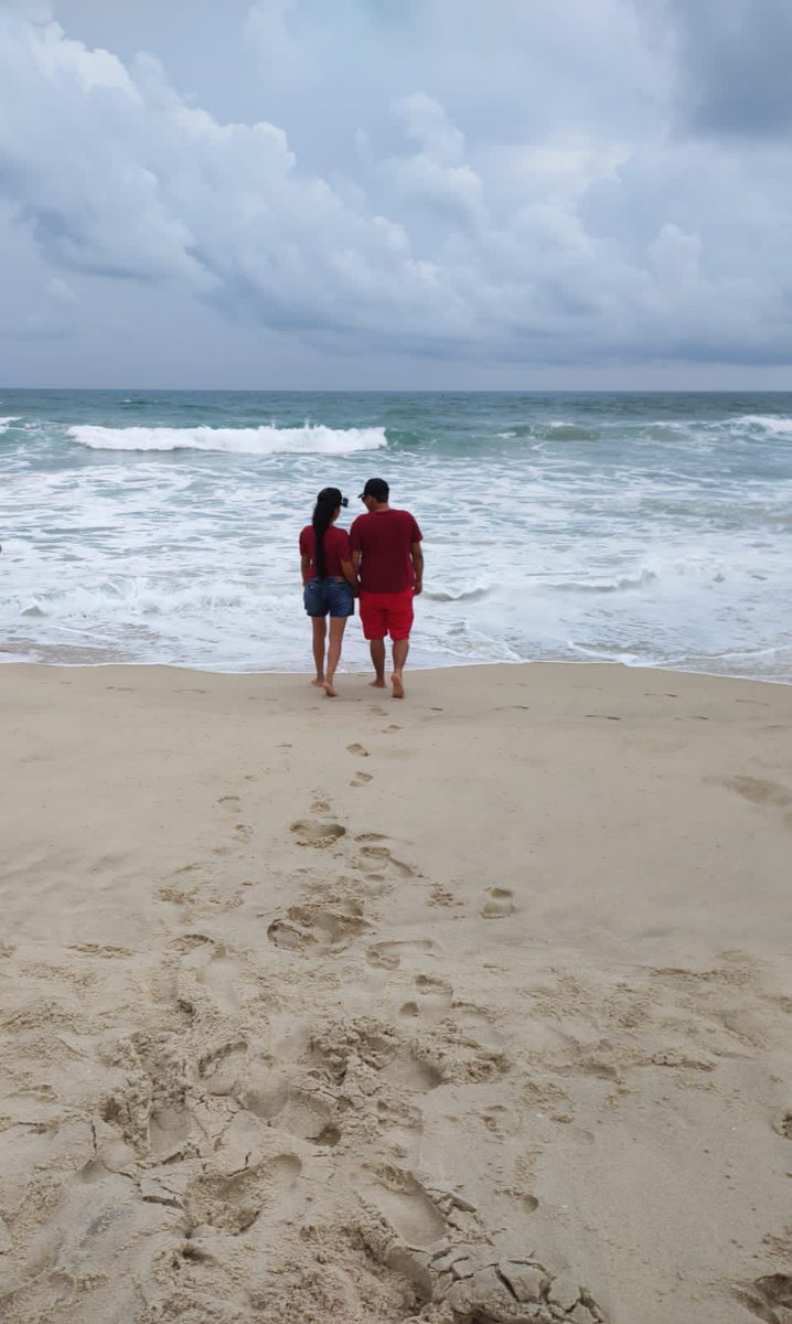 Seja feliz do jeito que você é, não mude sua rotina pelo que os outros exigem de você, simplesmente viva de acordo com o seu modo de viver'