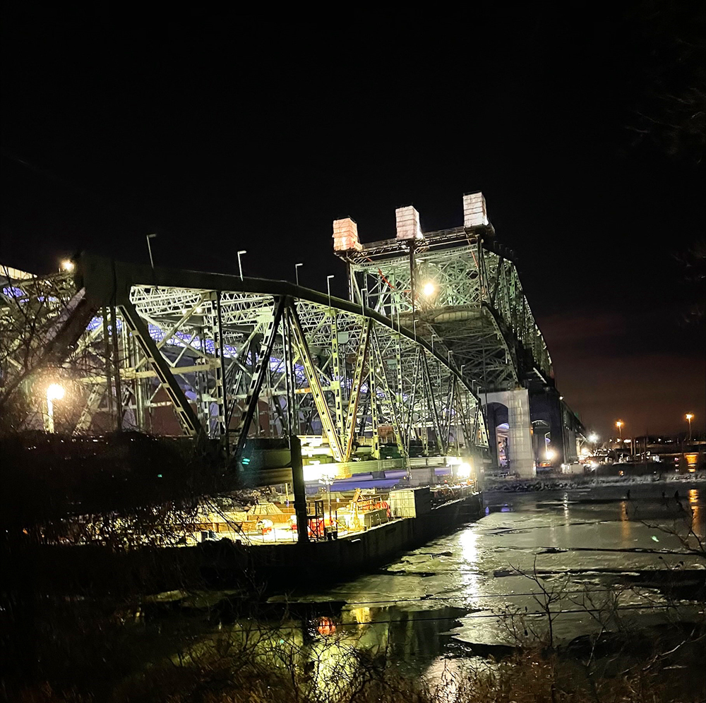 📷➡️ bit.ly/pjcciDCHalbumP…
View our photos of the main steel span of the original #ChamplainBridge which has now completed its historic descent. 

#ChamplainBridge #ChamplainDeconstruction #JCCBI #innovation #infrastructure #bridges
@INFC_eng @Pomerleau @DelsanAIM