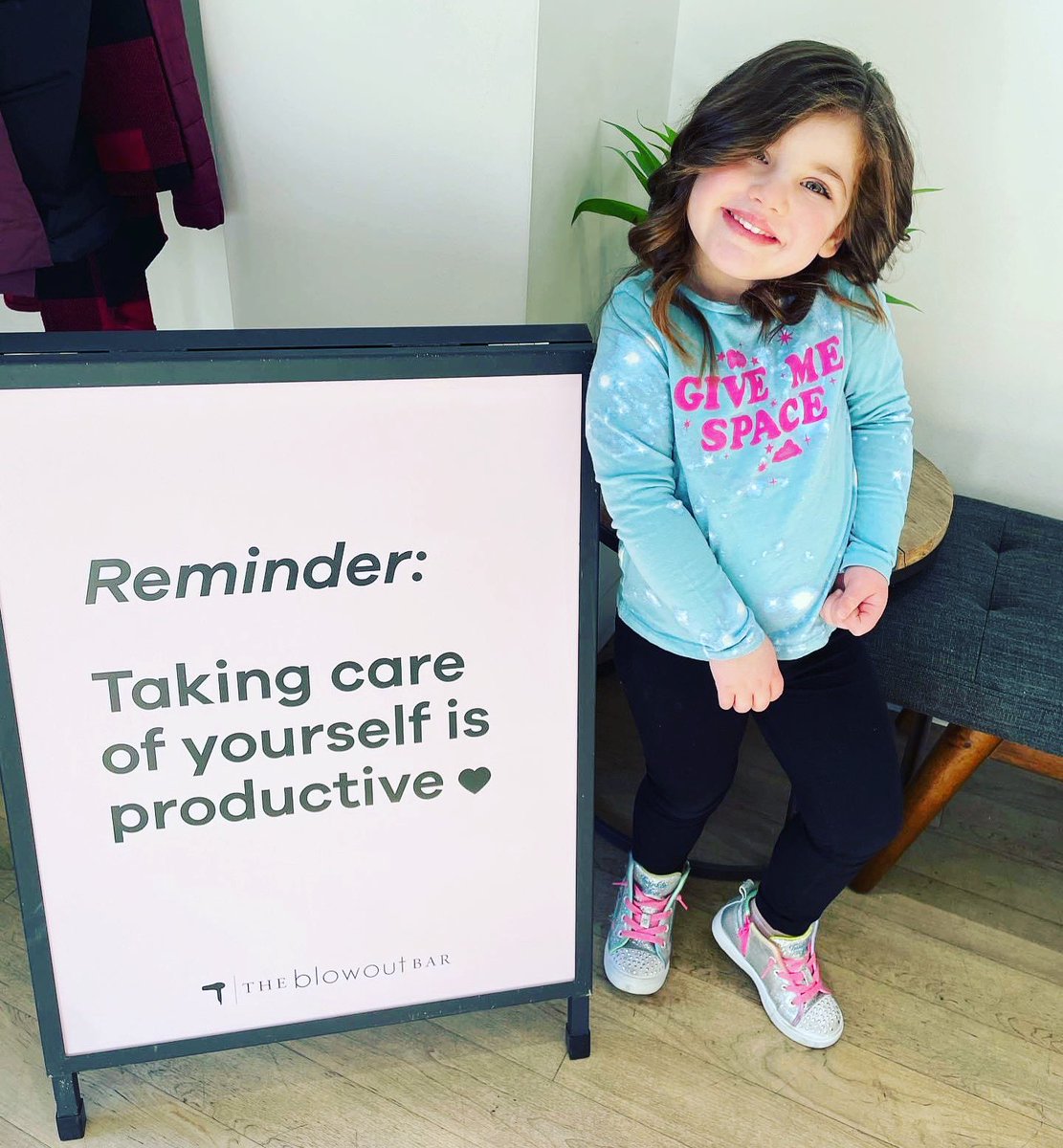 irishat25's tweet image. …and now, a word from our sponsor 
.
🤣🥰 
.
📸: @lextiemeier 
.
#selfcaresaturday #letsdothis #irishnationfamily #sciotograds