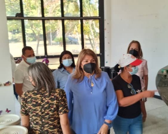 ¡Seguimos trabajando!

Hoy #8Ene, la Min. <a href="/_LaAvanzadora/">Yelitze Santaella</a> realizó una visita a los espacios del Ipasme Barinas, para seguir inspeccionando los avances de los trabajos de rehabilitación.

<a href="/NicolasMaduro/">Nicolás Maduro</a>