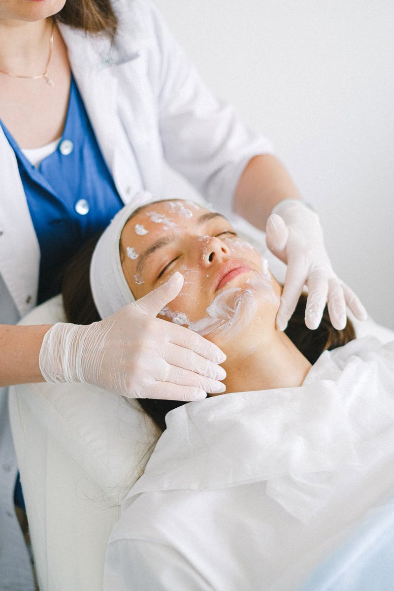 PinaCosmetic's tweet photo. An important part of self-care is having an established skincare routine. The med spa at Pina Cosmetic Surgery can help. Our knowledgeable staff can help you find a regimen that works for you. Call us today!  https://t.co/0wwI75F5ge #SelfCareSaturday #PinaCosmetic https://t.co/z7yoLKZ2My