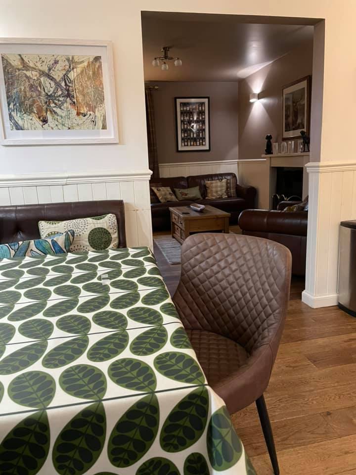 selfcaterings's tweet photo. Hillview's had an upgrade, new lounge furniture, additional en-suite created, bathroom &amp; shower rooms upgraded
Availability for Feb and March 2022 🏠🐶👪 - https://t.co/T5JBuSPQUn https://t.co/CYqpr8axIL
