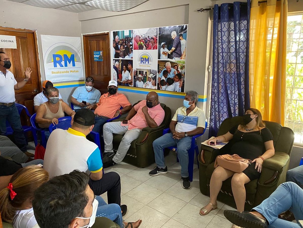 teamrmpa's tweet photo. Reunión de coordinación en la provincia de Chiriquí con el equipo de Jamis Acosta fortaleciendo a Realizando Metas único partido de RICARDO MARTINELLI 
@JamisGma @yulyzp07 @rafaelrodrigc @somosrmpa
@rmartinelli @almacortes20 https://t.co/8VoSIm2qPc