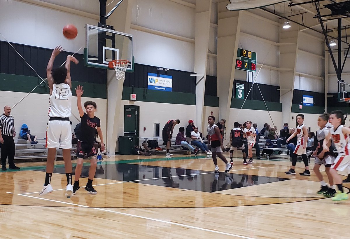 tsi2028's tweet photo. TSI 44 KY Futures 30. Noah Washington helped lead the team to victory with 15 points & 5 rebounds. #MYTBestoftheMidwest. #TSIFLASHBACKS https://t.co/bXV8zTk5zo