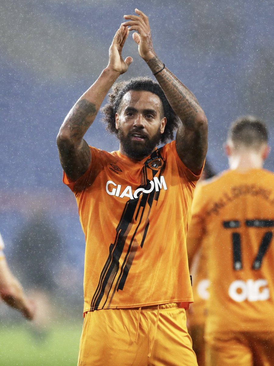 Art_of_Football's tweet photo. Tom Huddlestone still pulling strings in 2022 is lovely to see though. https://t.co/y34OkOJADX