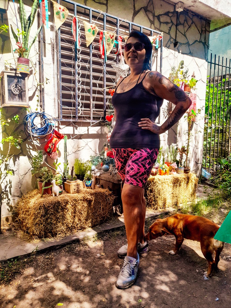 EleoValentini's tweet photo. No es una nueva amiga, es @UnaTalNegritaa con 65 kilos menos. Es el fiel ejemplo, que querer es poder, que no hay imposibles. Qué con decisión y determinación, se puede. Y pensar que hay gente que se burla cruelmente de una persona obesa. Abro hilo... 👇 https://t.co/vM6u488GOx