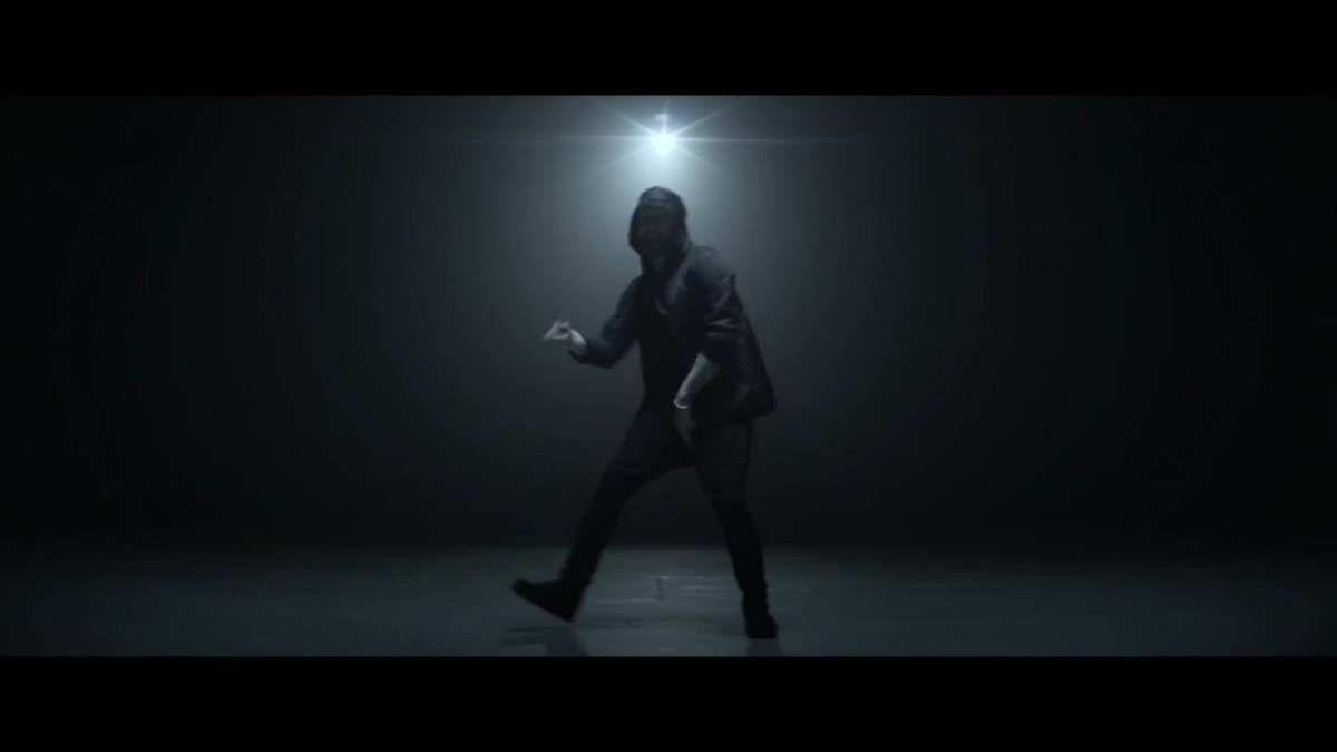 dole_boi's tweet photo. Listening to some Eminem https://t.co/0R7jnddxnO who knows this one? https://t.co/XlgSW73AEA