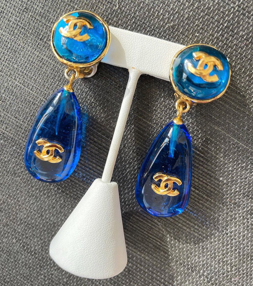 Who is ready for the show this month?! These Chanel drops are! ⚡️ Tickets online now, Jan 28-29 just a few short weeks away….. Manhattanvintage.com 💙