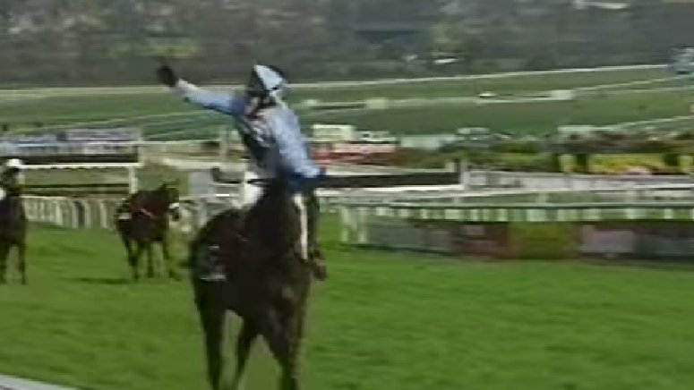 JoePorter1990's tweet photo. Hors La Loi III and AP winning the 1999 Supreme - https://t.co/ON6JrOU2zy