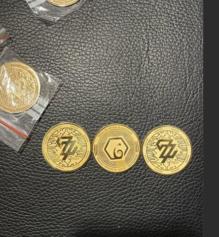 EarnSolyman's tweet photo. @binance To get one of these limited serie of Token gold personnalised to your prefered project, relied to an NFT that garanties it's unicity, 31 grams, 24 carats, contact me. https://t.co/vYHpSKt22Y
