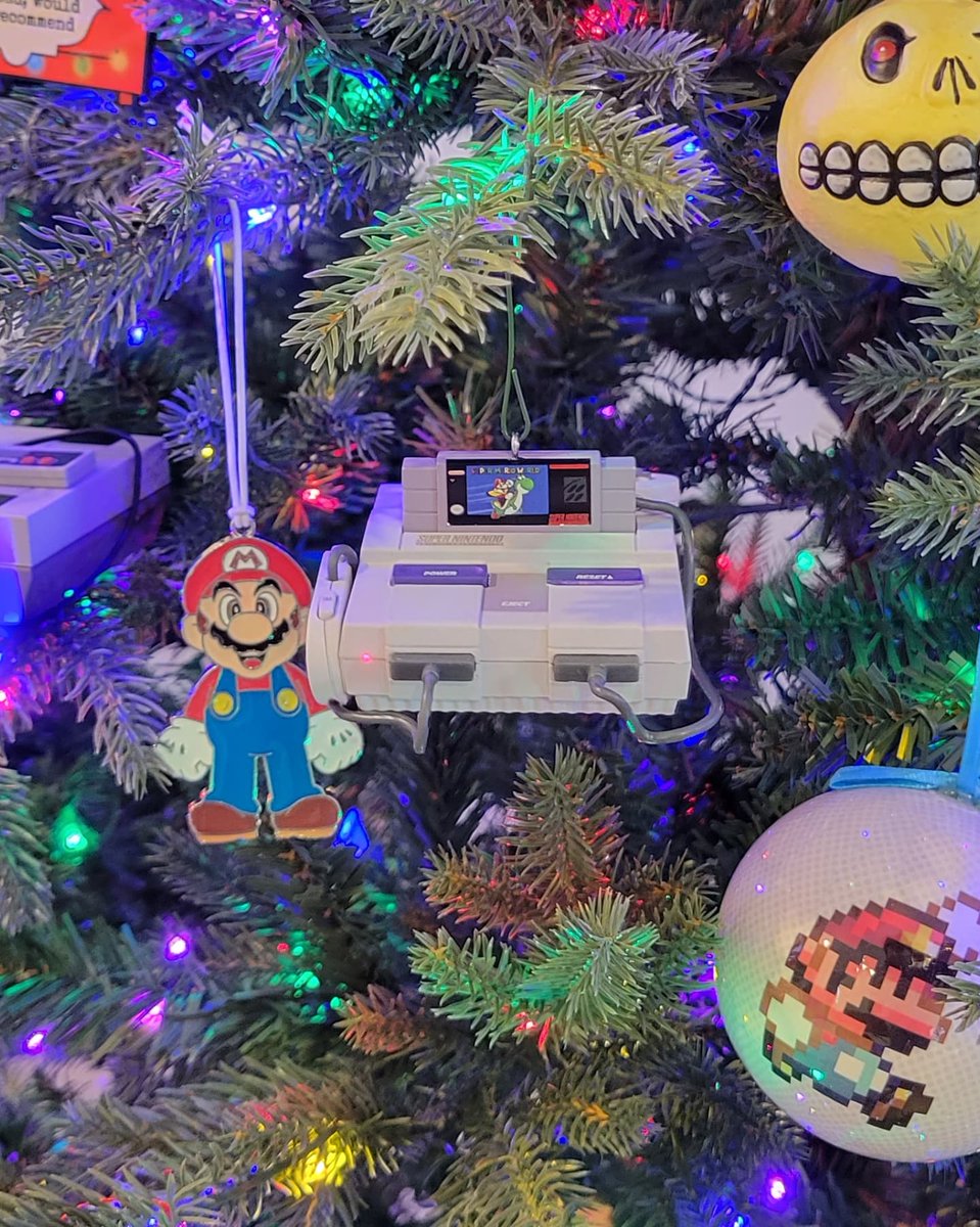 ClayAstroman's tweet photo. Happy #SpookyBasementSaturdays, and mega happy birthday to my mom! All she asked for was this SNES ornament, which we were happy to get for her since she got me this rad Ghoulies 2 shirt for my b-day. P.S. CftC2 in WtM is based on G2! ππΌπ
#spookybasement #cavitycolors #horror https://t.co/1yw1CSQt7C
