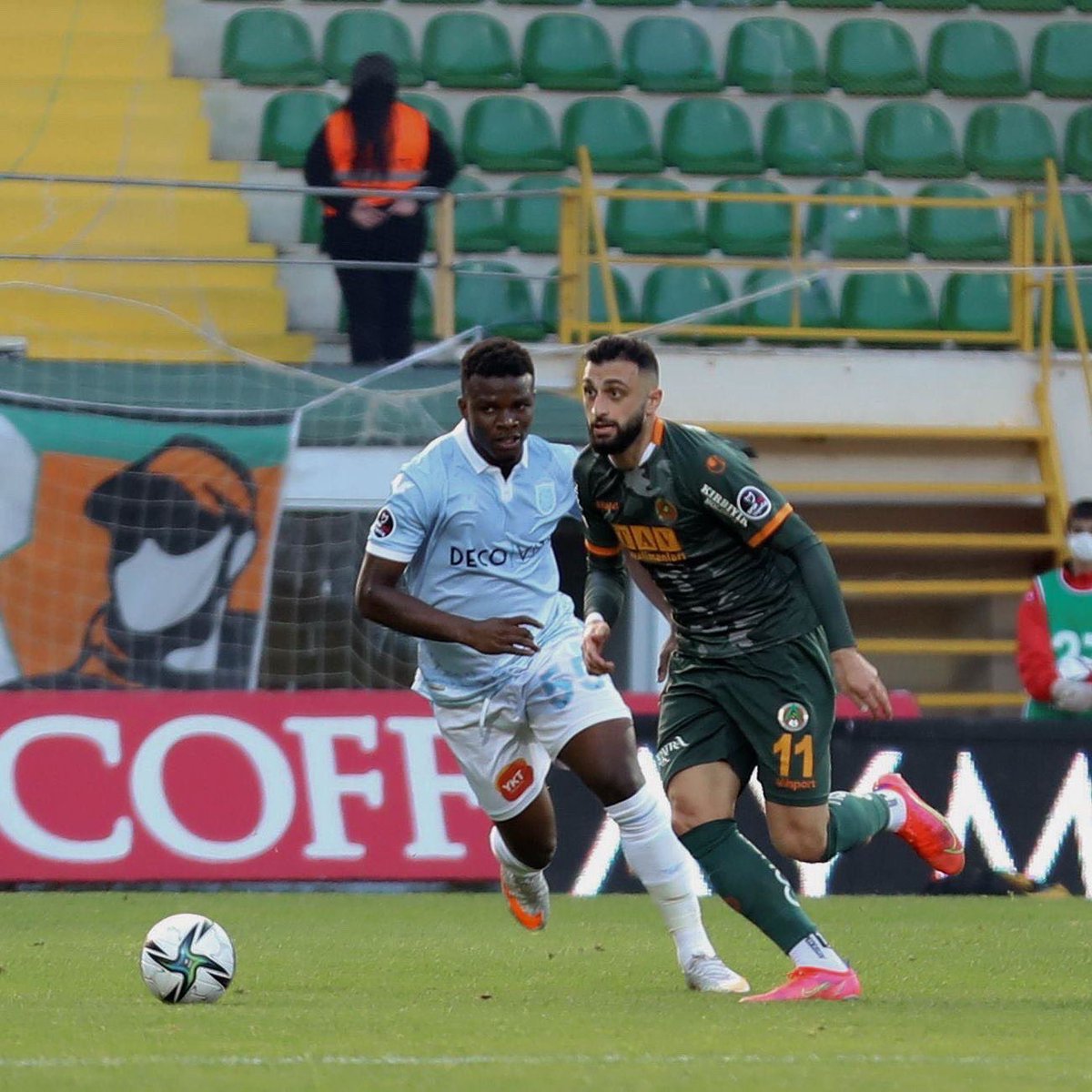 efkaninho23's tweet photo. To be continued. ❤️ @Alanyaspor https://t.co/pj4vW16eG5