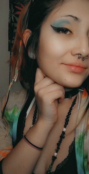 Up and selling. Premades and possible sessions and customs.  Very large gallery of premades.  DM me 😘😉 #SellingContent<a href="/tag/sellingcontent"class="tags"><span>#sellingcontent</span></a><a href="/tag/buyingccontent"class="tags"><span>#buyingccontent</span></a>