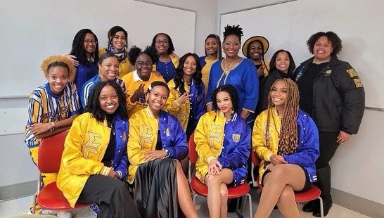 B_L_A_N_E_'s tweet photo. Insta saw it first #SGRho #acec1ub #prettypoodleowt https://t.co/ymcUfqjFef