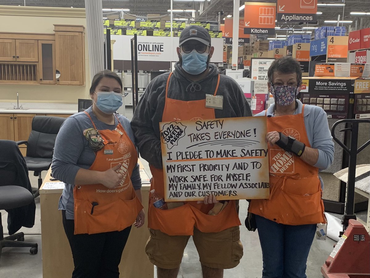 InFocus8439's tweet image. Hutto (8439) Pledge to work safe in 2022. #huttoproud #safetytakeseveryone @RClappy