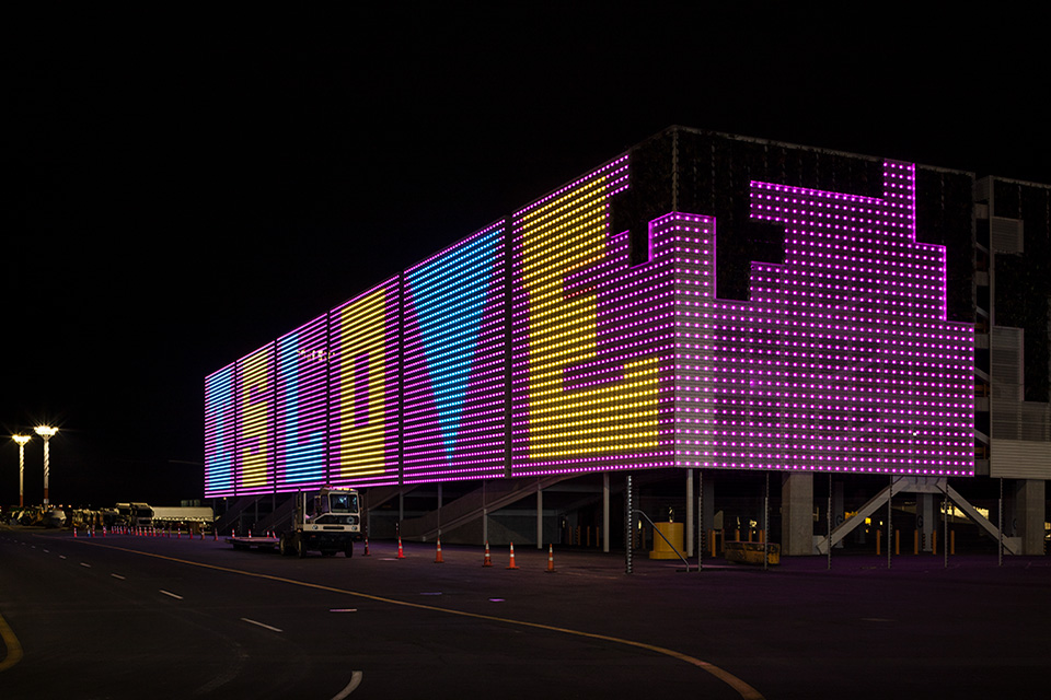 ColorKinetics's tweet photo. This garage facade in NZ has become a contemporary art platform, thanks to direct view LED lighting. Read more >> https://t.co/mHedjzcrS4
Photo: Ports of Auckland & Brett Phibbs
Lighting Design & Architecture : Plush Architecture
#colorkinetics #directview #colorfullight https://t.co/lSOQorSmIp