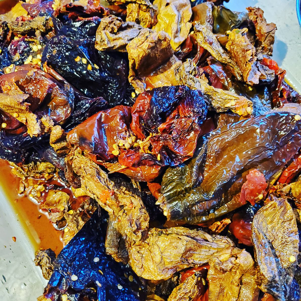 TastyHeatsFoods's tweet photo. Chipotle Peppers and Ancho Peppers Stem Removing
#Chipotle #ancho #peppers #stem #pepperstem #sauce #hotsauce #winnipeghotsauce #Manitobahotsauce #lovehotsauce https://t.co/YmahCpbxex
