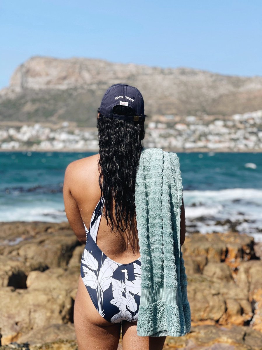 Cape Town isn’t just Muizenberg &amp; Clifton 🌊 here’s a list of *other* places you can cool off in. 

📸: Woolies tidal pool, just past the Kalk Bay harbour. There’s a parking bay and steps leading to it.