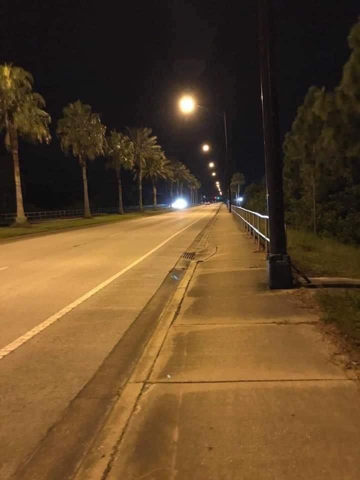 ارغب في المشي طويلًا في شوارع لا تعرفني..