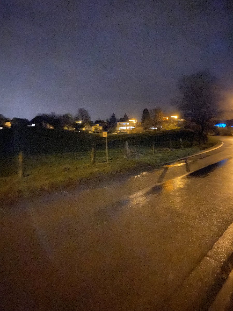 eloise_jdg's tweet photo. comme j avais peur de rentrée toute seul chez moi j ai fait des photos sur le chemin🥲 https://t.co/rNWMjc5AhS