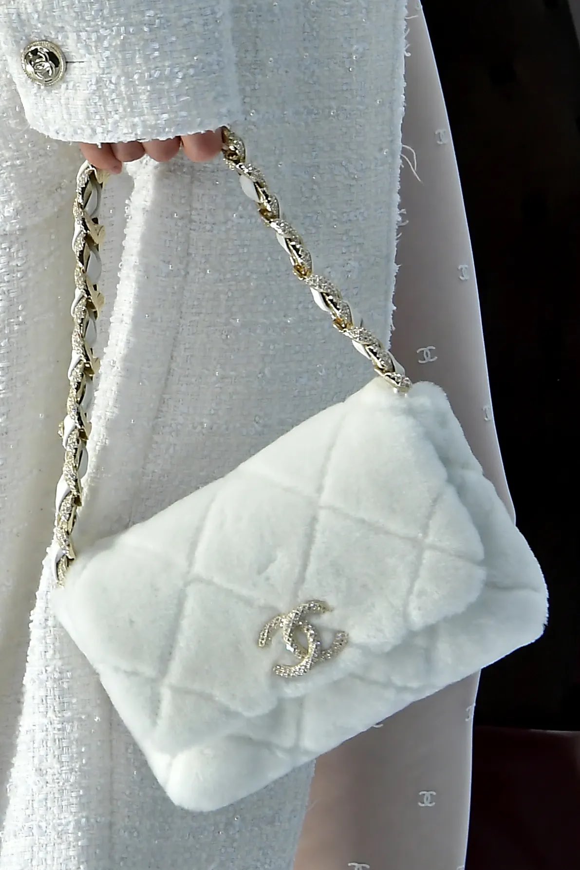 m ✨ on X: this fluffy chanel FW20 bag  / X