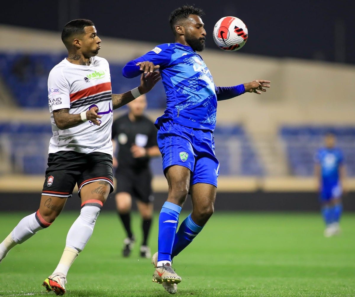 #الرائد اسعد عشاقه مع مطلع الإجازة..بعرض كروي متمكن..حصل من خلاله 3 نقاط هامه من أمام #الفتح..خطوط الفريق كانت متقاربه..الفوز لا يلغى بعض الأخطاء الفردية لاسيما الكرات التي تمر نحو منتصف الملعب.. #عبدالمحسن_القحطاني ظهر في وقته وكان عنوانا للانتصار. 
#الرائد_الفتح 
#بريدة