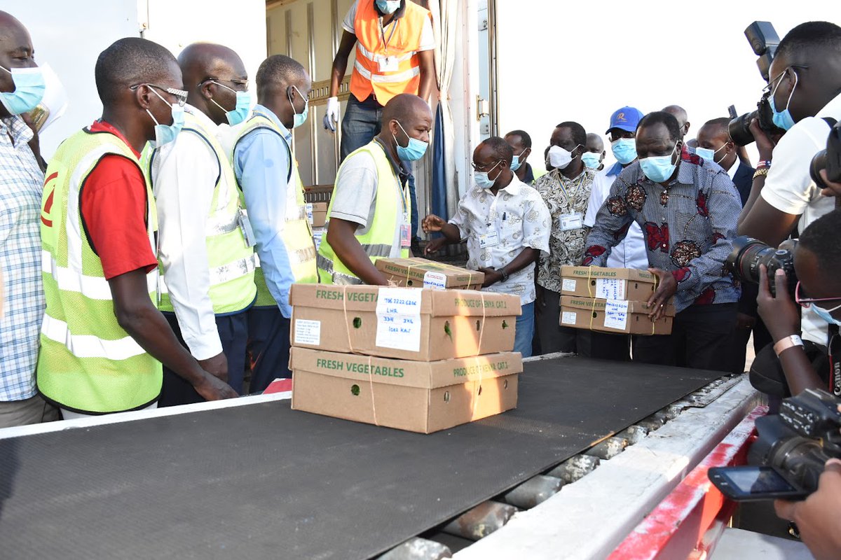 KenyaAirways's tweet photo. First export cargo flight out of Kisumu International Airport carrying fresh produce from the lake region. #GoFreshGlobal #OpeningOpportunities https://t.co/gKbAzrB0jx