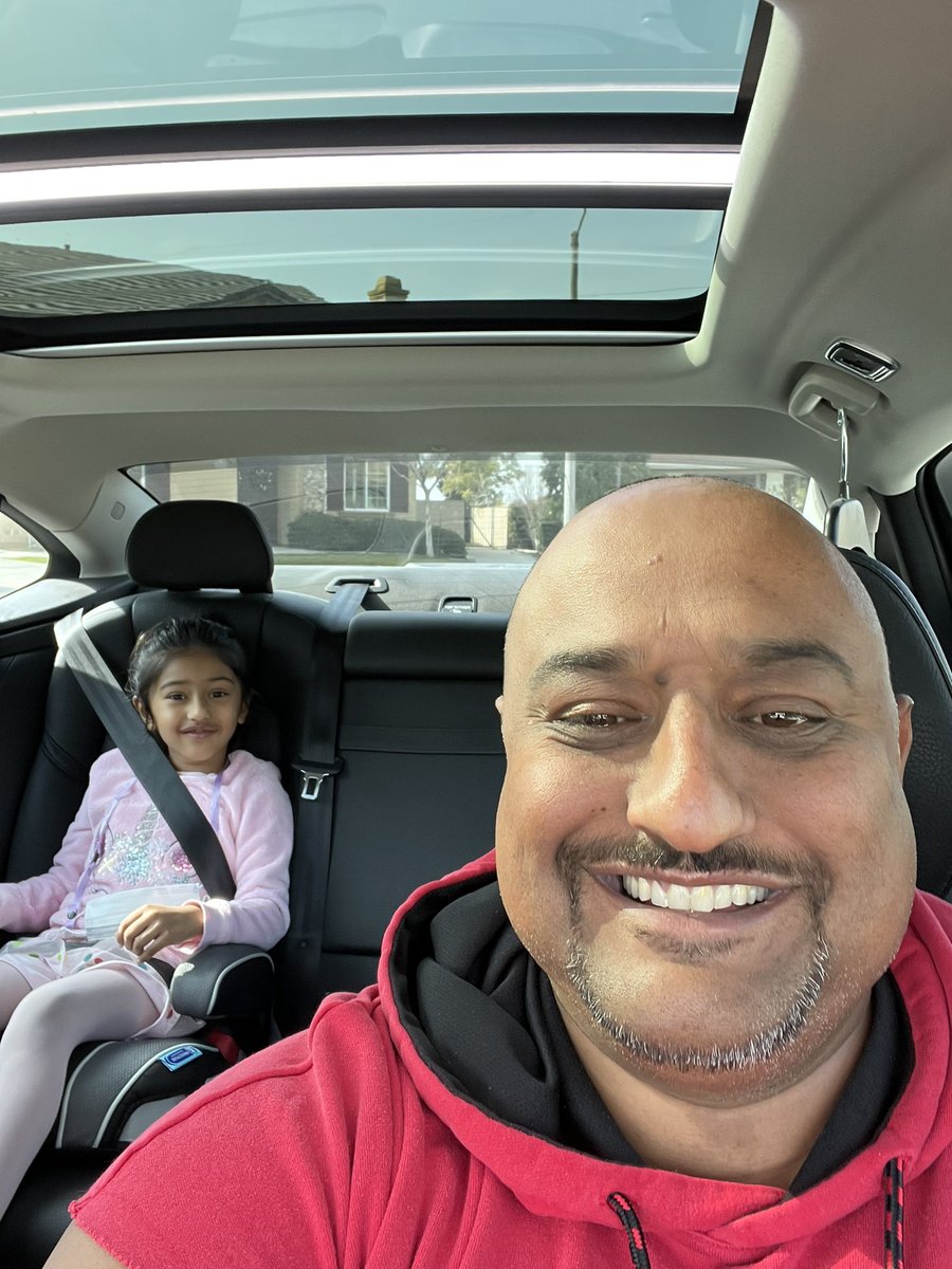 AshThukral's tweet photo. Not gonna lie. A little hung over from Friday night dinner/drinks & legs super sore from a workout still the day before, but #balletdad duties are still required. Had to rally a bit this AM for sure 😂. https://t.co/UBfpx98ip6