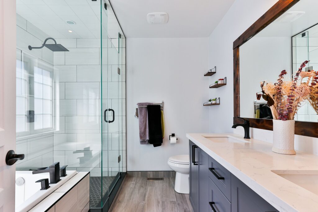 lahollendonner's tweet photo. #Renovating a master bathroom requires a budget. Don't forget to create one. #homeprojects  https://t.co/d82JKsv6Po https://t.co/3vvwo8zG2J