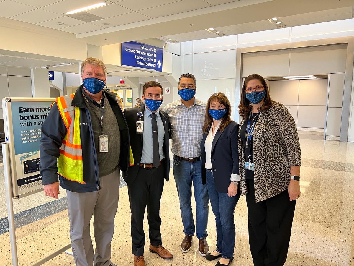 morrisliam's tweet photo. See you later #teamDFW! To the best leadership team in the business: thank you for allowing me to be my best! While I’m sad to say bye, #teamIAH here I come!! (also: thank you to Brett Hart and @kategebo for crashing my last staff meeting!!)
#beingunited https://t.co/JoIBHZHsxu