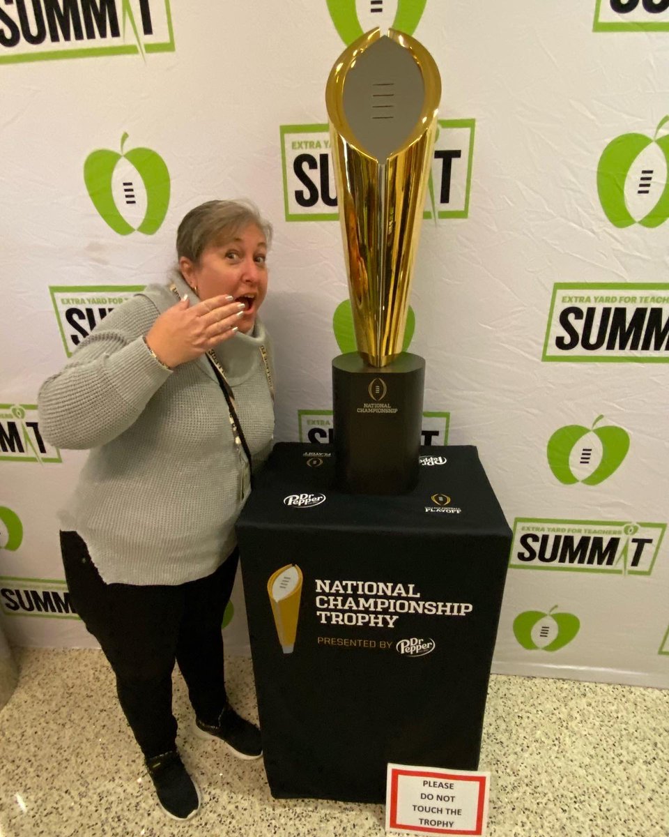 mindy_summers's tweet photo. Indiana Teacher of the Year National Football Championship Weekend Day 2 was amazing! @CFPExtraYard @getyourteachon @teachcardona https://t.co/bnumwJEBWz