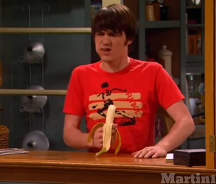 Estaba viendo drake y josh, y drake tenia una remera del DIEGO