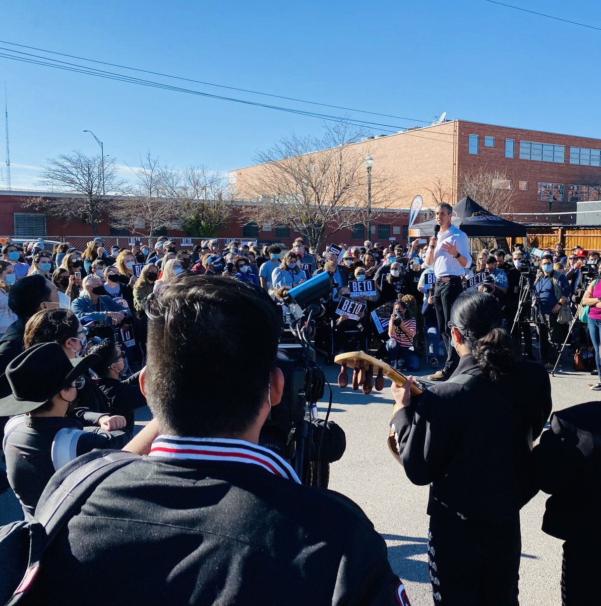 BetoORourke's tweet photo. I love you, El Paso! https://t.co/Y0yf2NFvmR