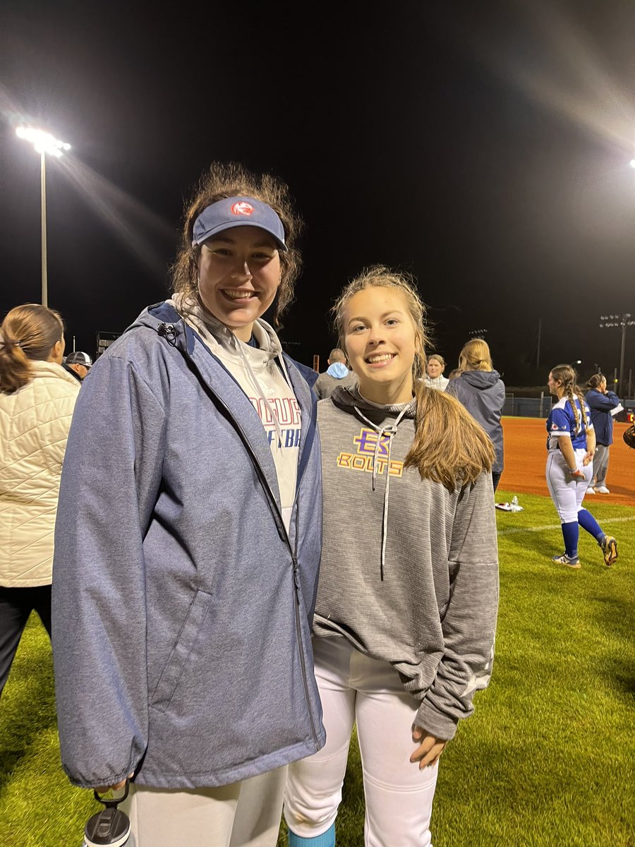 Thanks so much to the @WeAreSouth_SB coaches and staff for such a great camp today! I had a great time touring the campus and learning day-to-day Jag softball life! Go Jags!! 🐆 <a href="/BclarkUSA/">Becky Clark</a> <a href="/StinaMcC7/">Kristina McCain</a>