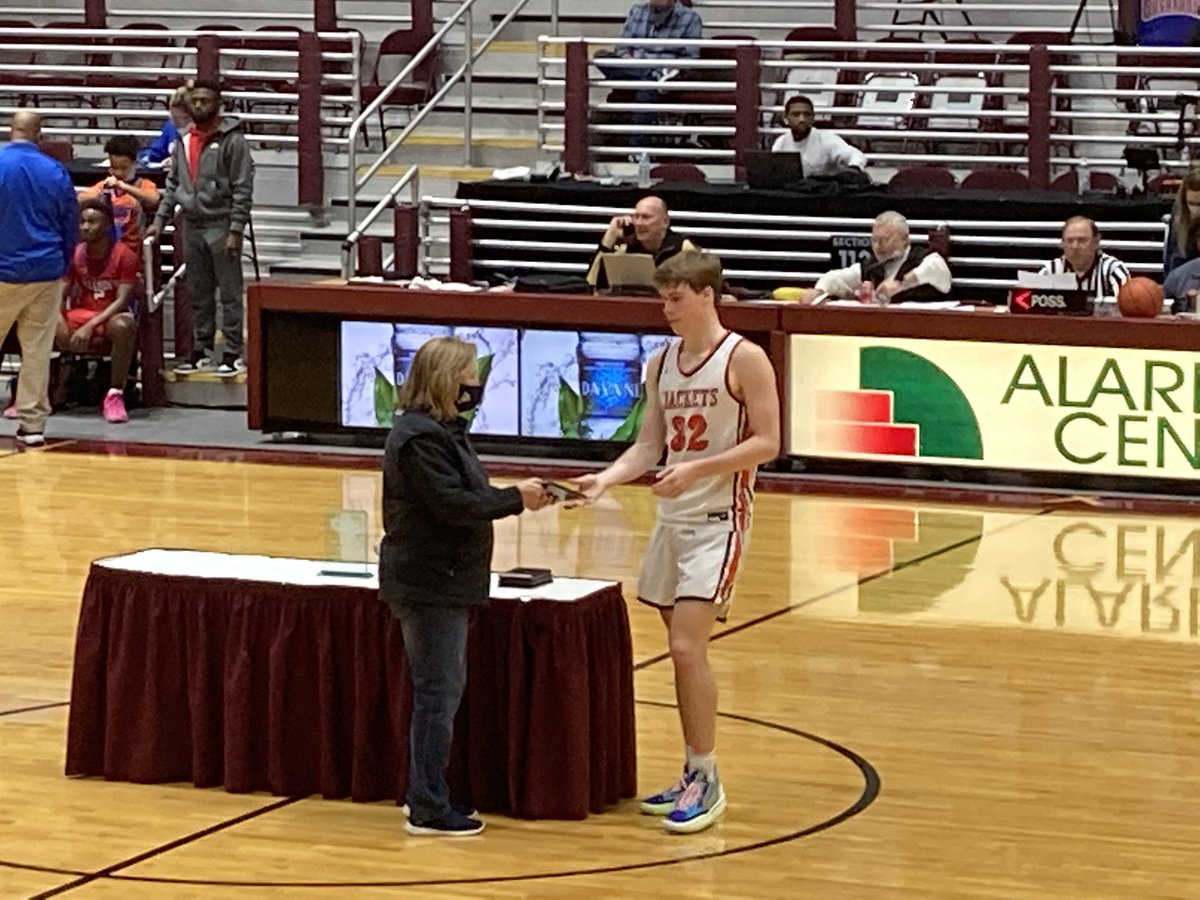 All tournament team: Devin McCaine (12 pts tonight), Myles Murphy (12), Gavin Veasey (13) and Bennett Russ (2) 
<a href="/sbprepclassic/">Allstate Sugar Bowl National Prep Classic</a>