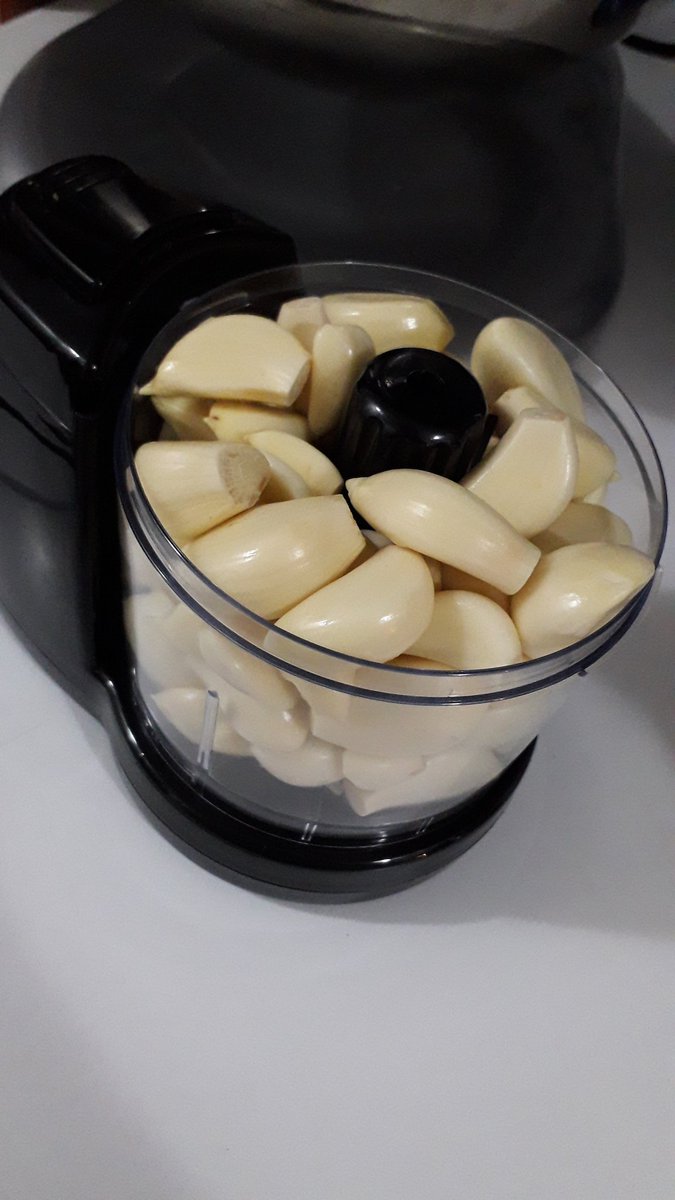 andreabv7's tweet photo. la receta: 2 dientes de ajo
yo: https://t.co/29RgG28xlx