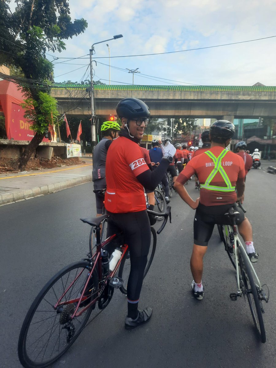 medimochdie's tweet photo. Road to purwakarta + bandung https://t.co/ZFYv3fQ9LW