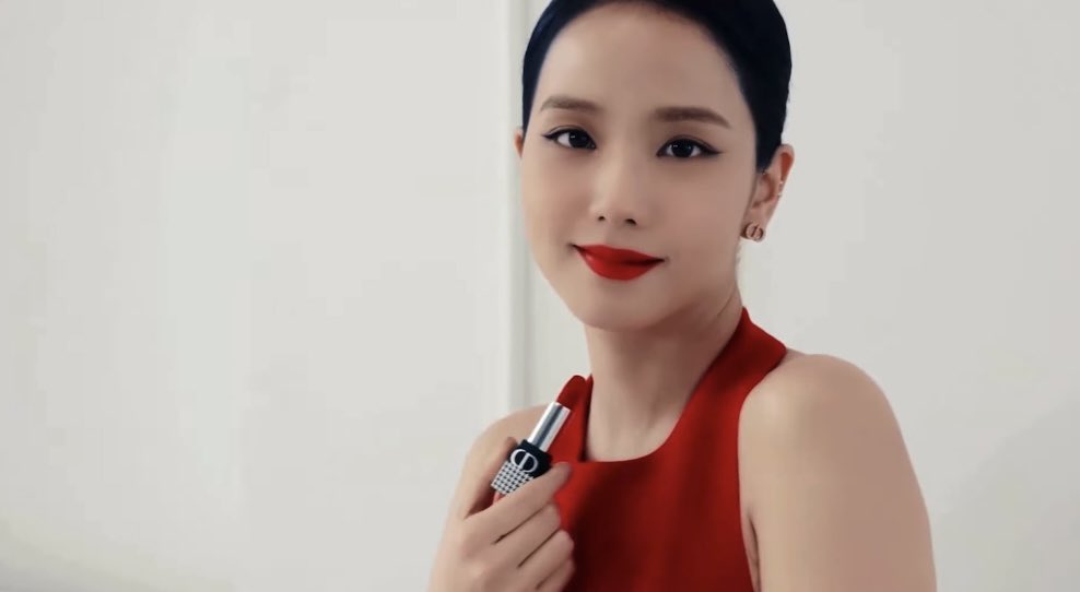 PinksGm's tweet photo. Excuse me LADY DIOR 🤒

#JISOO #BLACKPINK https://t.co/1SPyPlqz5e