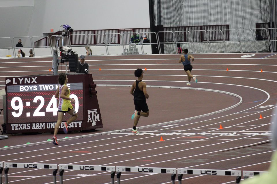 Jxnthn1's tweet photo. Texas A&amp;M Indoor 2 Mile! What a great race, so much fun. 2 Mile Champion and a 2 Mile indoor school record!

@SAMRAYBURNXC @SamRayburn_HS @SRHS_KHernandez https://t.co/FAOJPruIYs