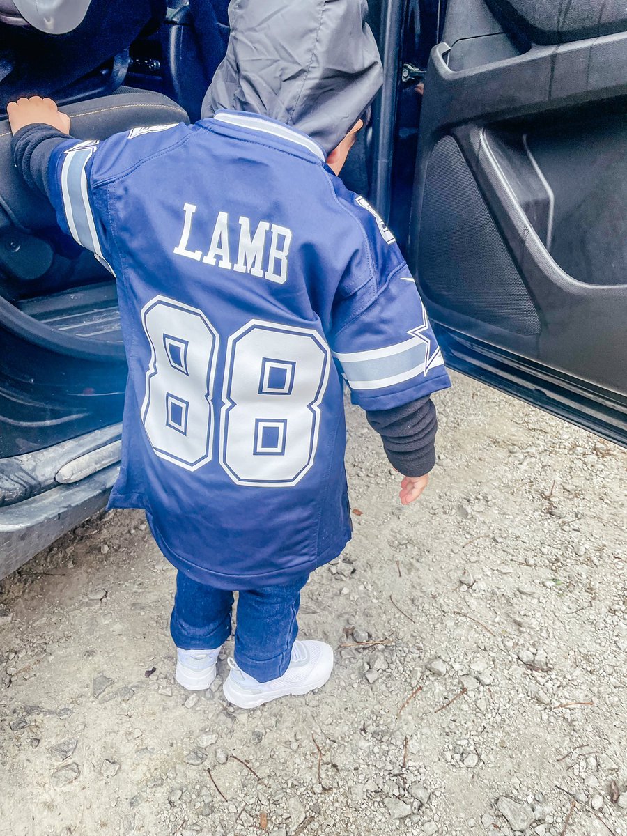 BrittaniMichell's tweet photo. It’s cowboys game day 💙 @Sammmyy27 @_CeeDeeThree @dallascowboys https://t.co/BKBJcppvq8